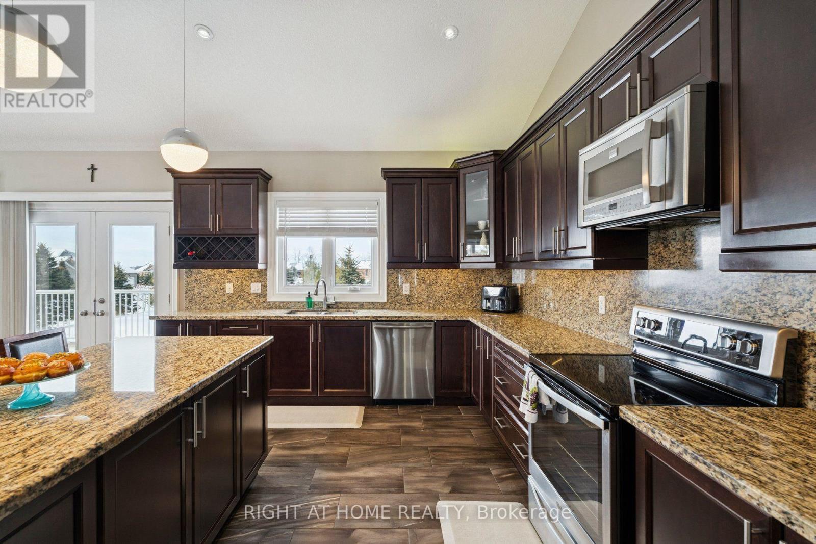 10 Brolley Crescent, Essa, Ontario  L0L 2N2 - Photo 17 - N13667506