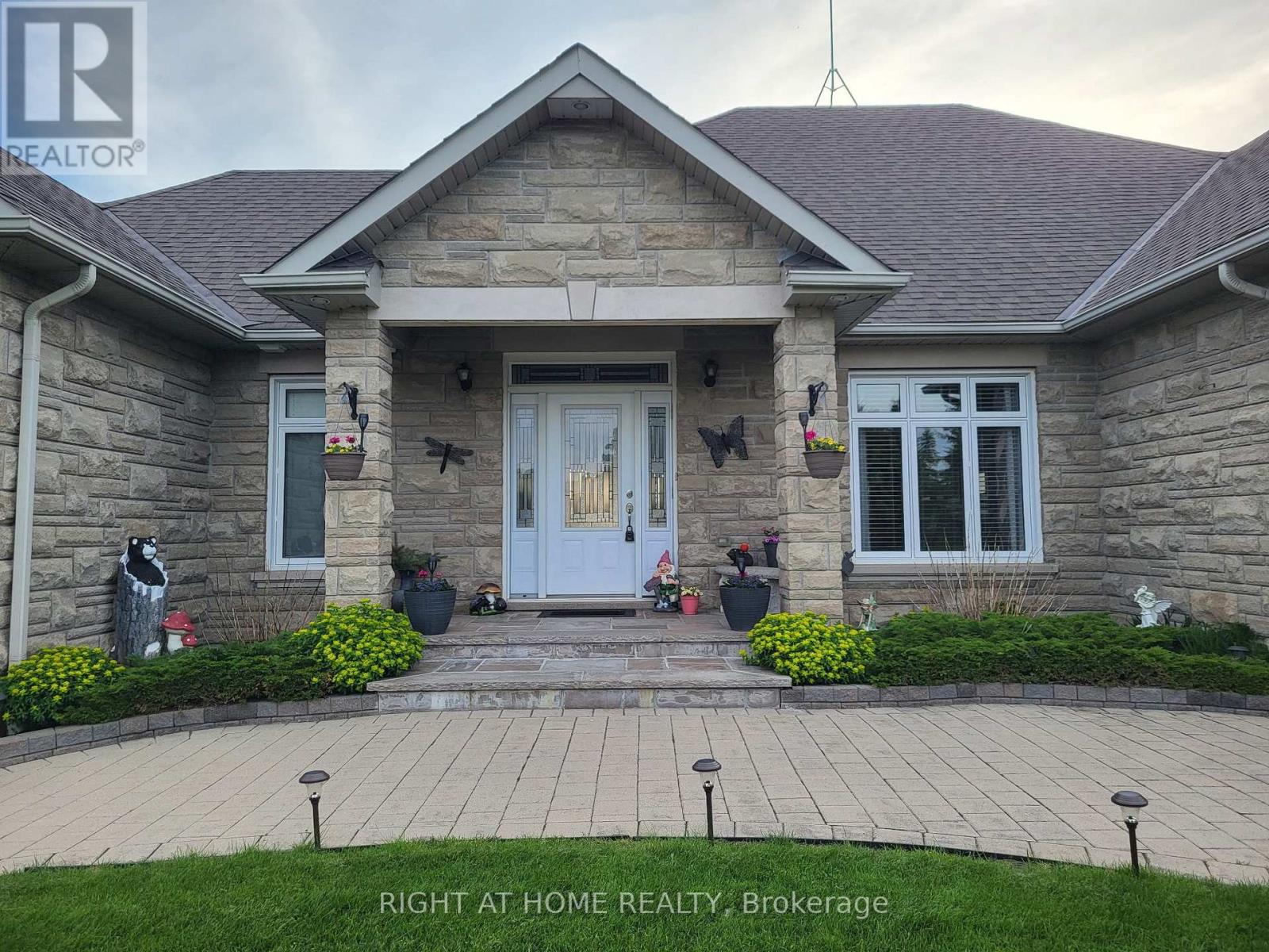 10 Brolley Crescent, Essa, Ontario  L0L 2N2 - Photo 3 - N13667506