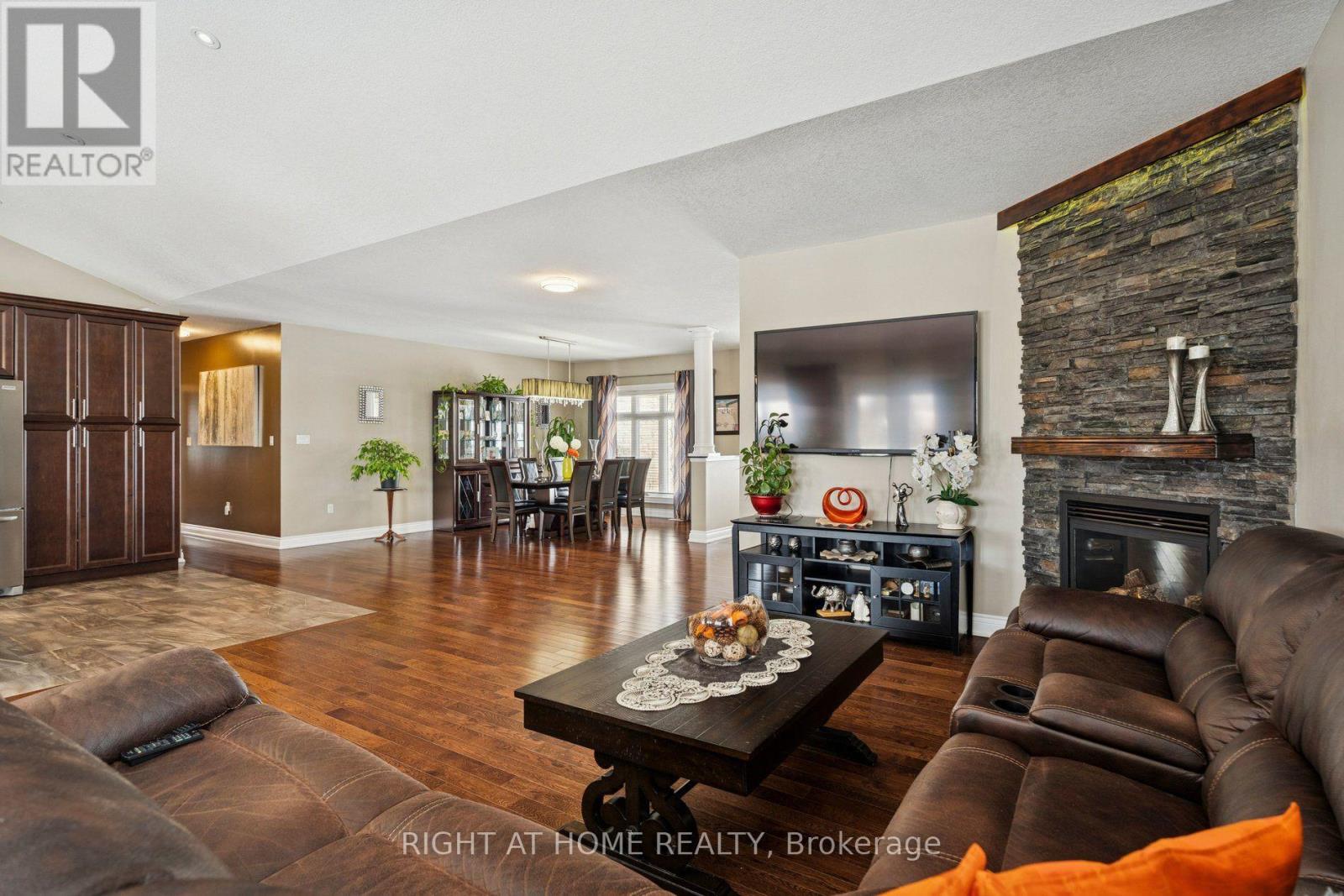 10 Brolley Crescent, Essa, Ontario  L0L 2N2 - Photo 9 - N13667506