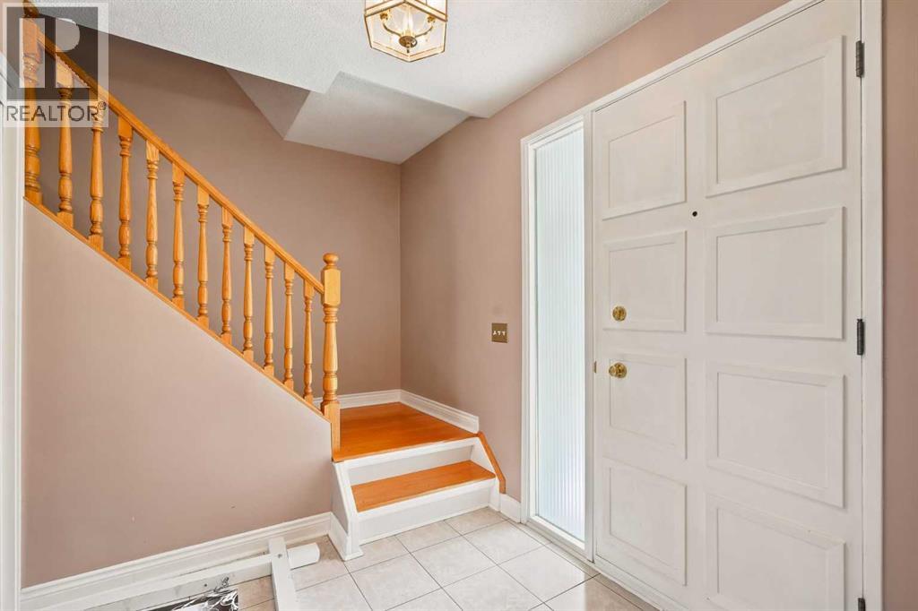 820 Canford Crescent SW, Calgary, Alberta  T2W 1L2 - Photo 3 - A2324534