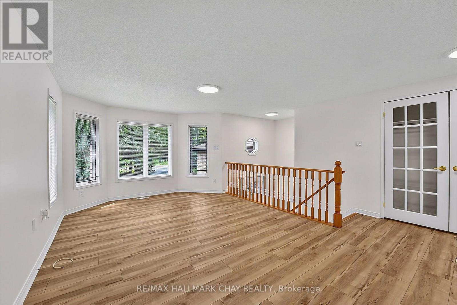 1091 Fox Farm Road, Springwater (Phelpston), Ontario  L0L 2K0 - Photo 2 - S13667242