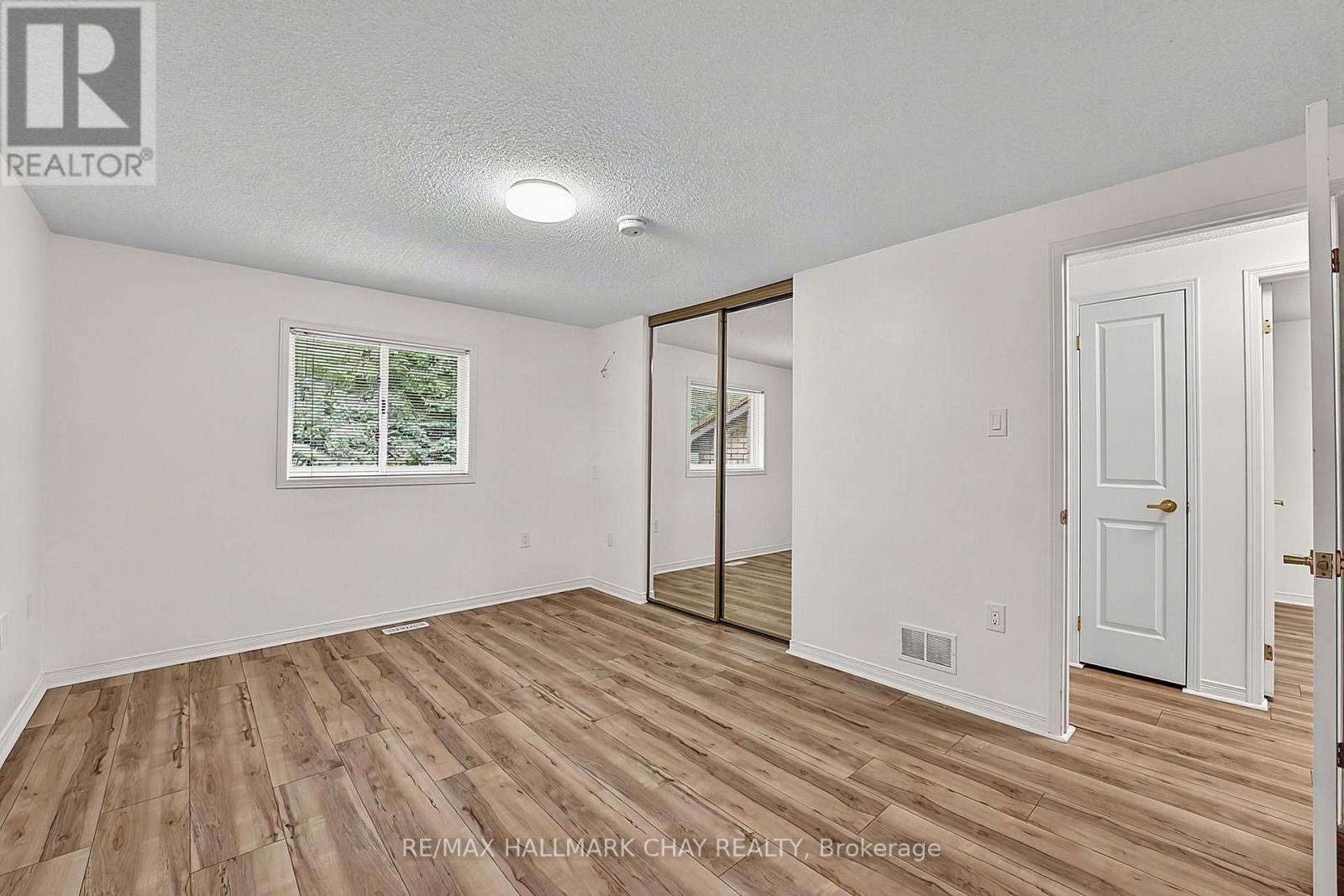 1091 Fox Farm Road, Springwater (Phelpston), Ontario  L0L 2K0 - Photo 7 - S13667242