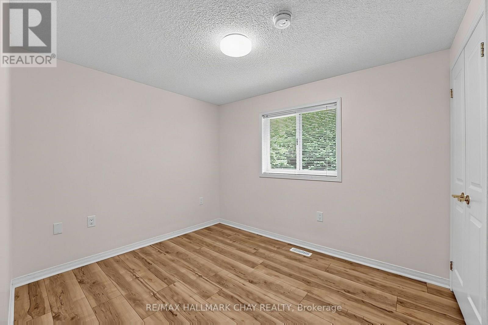 1091 Fox Farm Road, Springwater (Phelpston), Ontario  L0L 2K0 - Photo 9 - S13667242