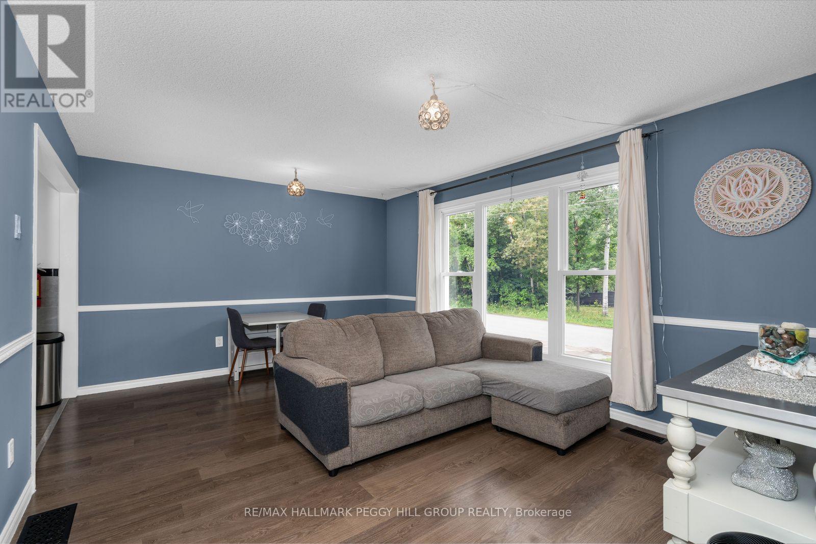 379 Wardell Street, Tay (Port Mcnicoll), Ontario  L0K 1R0 - Photo 5 - S13667354
