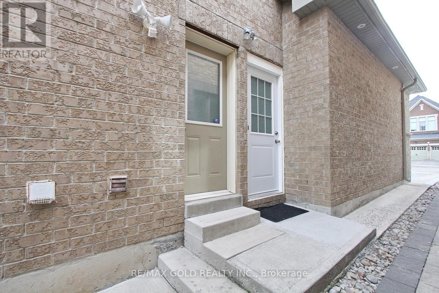 52 Bear Run Road, Brampton, Ontario  L6X 0E4 - Photo 3 - W13667288