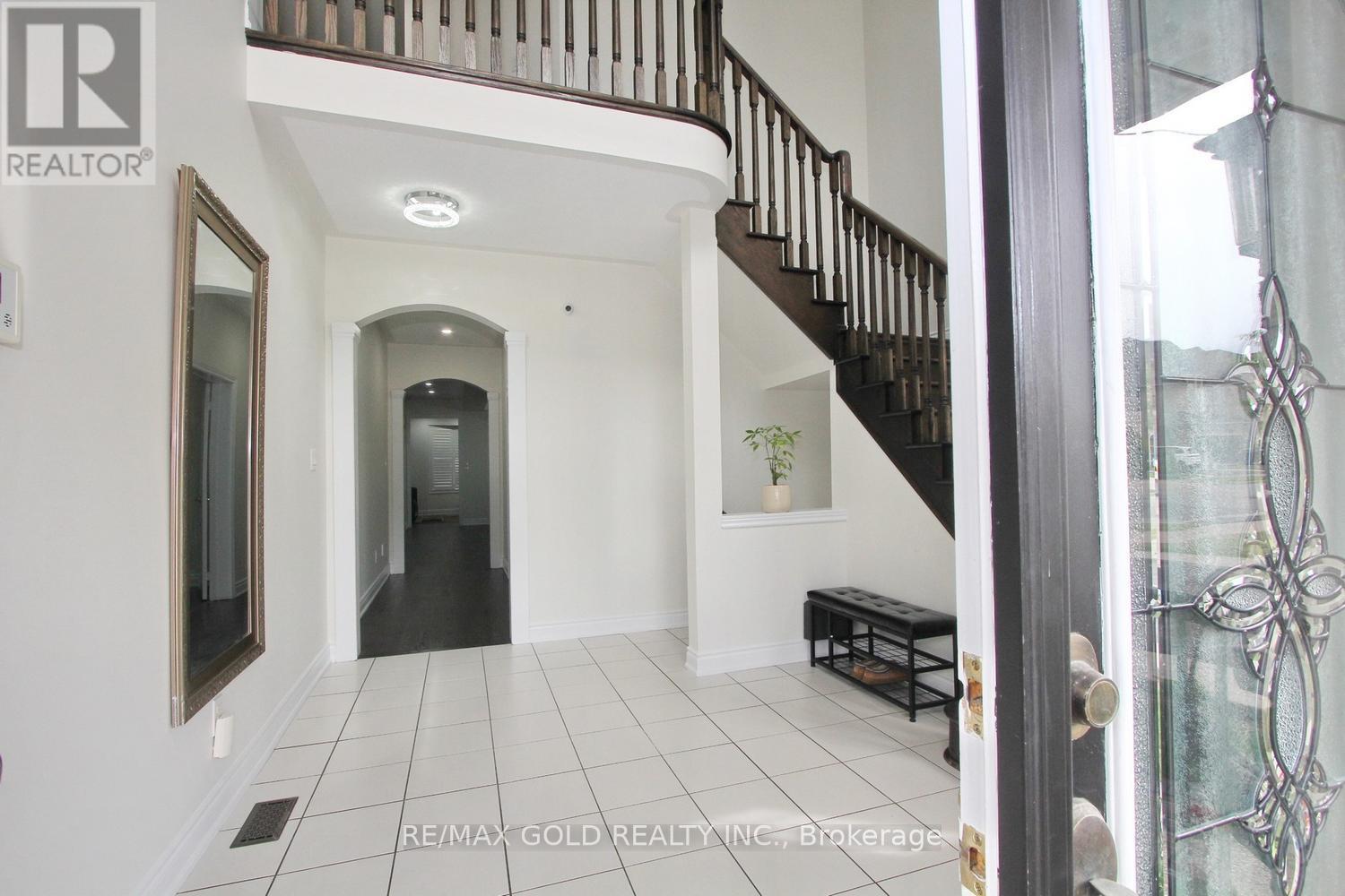 52 Bear Run Road, Brampton, Ontario  L6X 0E4 - Photo 4 - W13667288