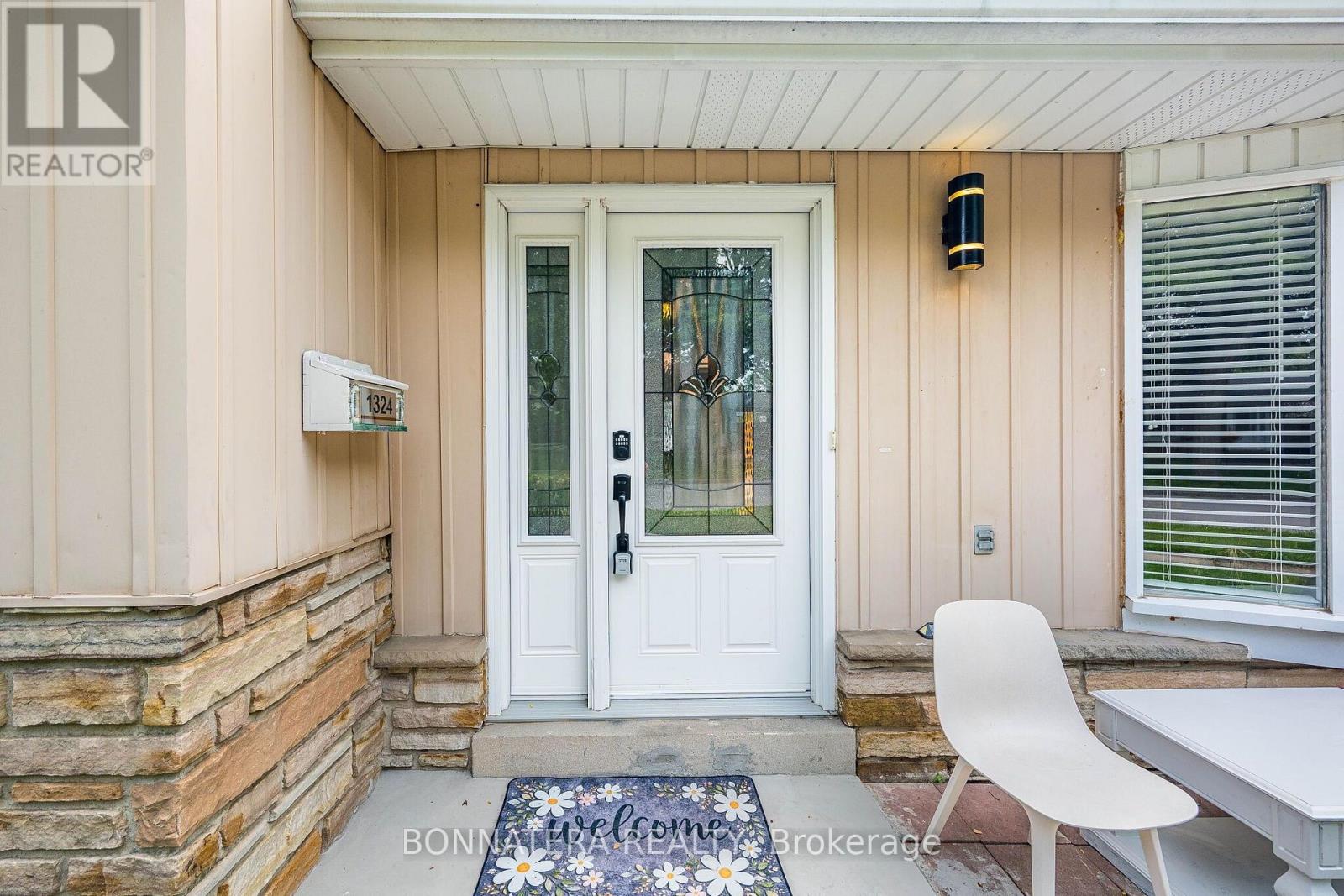 1324 Aldridge Crescent, Burlington, Ontario  L7M 1J1 - Photo 2 - W13667298