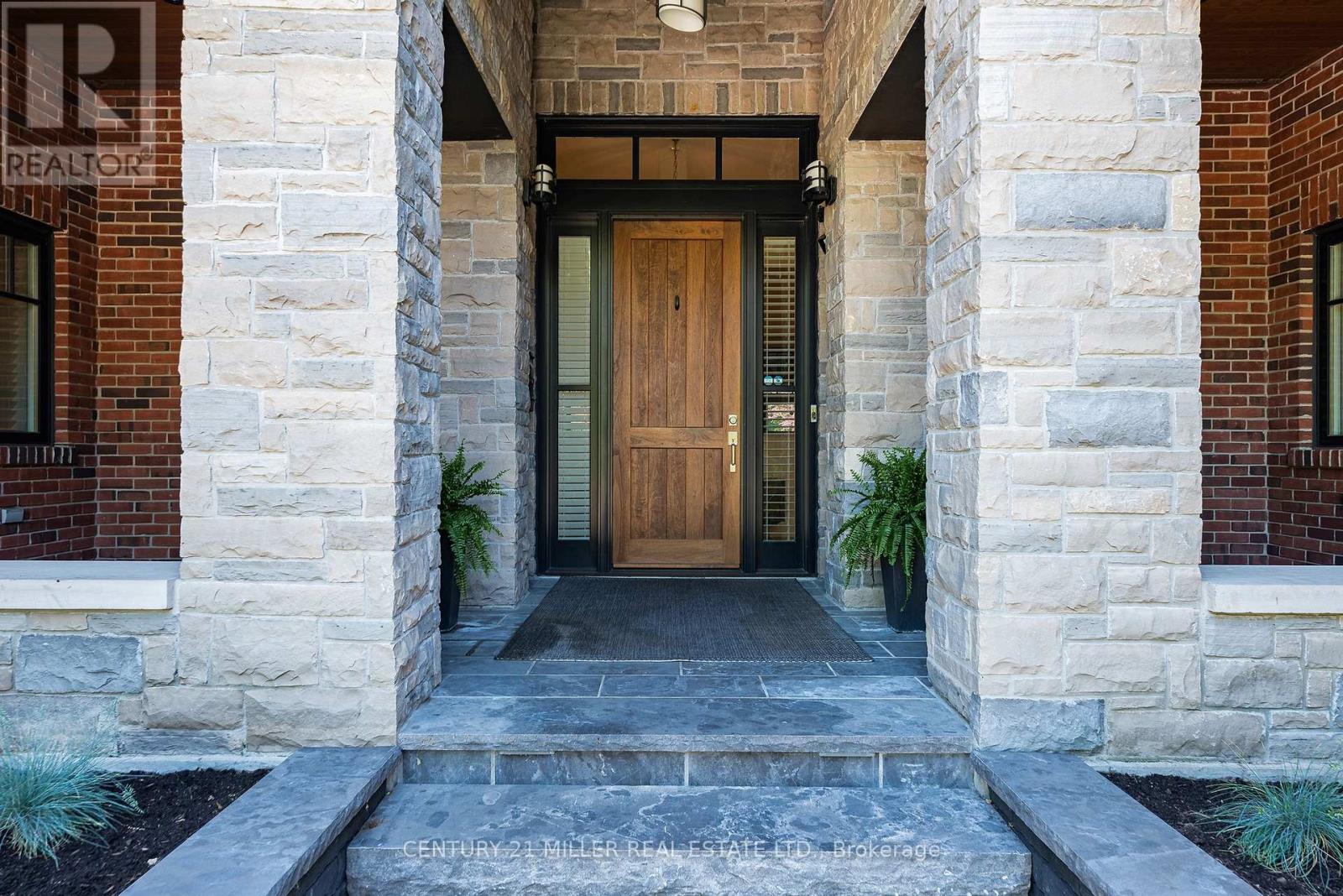 5316 Drenkelly Court, Mississauga, Ontario  L5M 2H4 - Photo 7 - W13667332
