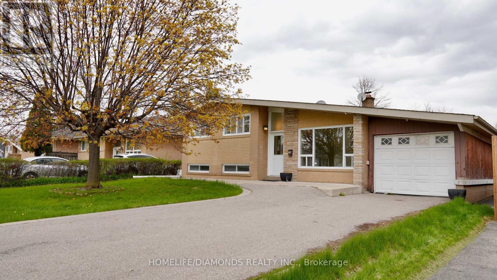 15 Athlone Avenue, Brampton, Ontario  L6T 2N5 - Photo 2 - W13667382