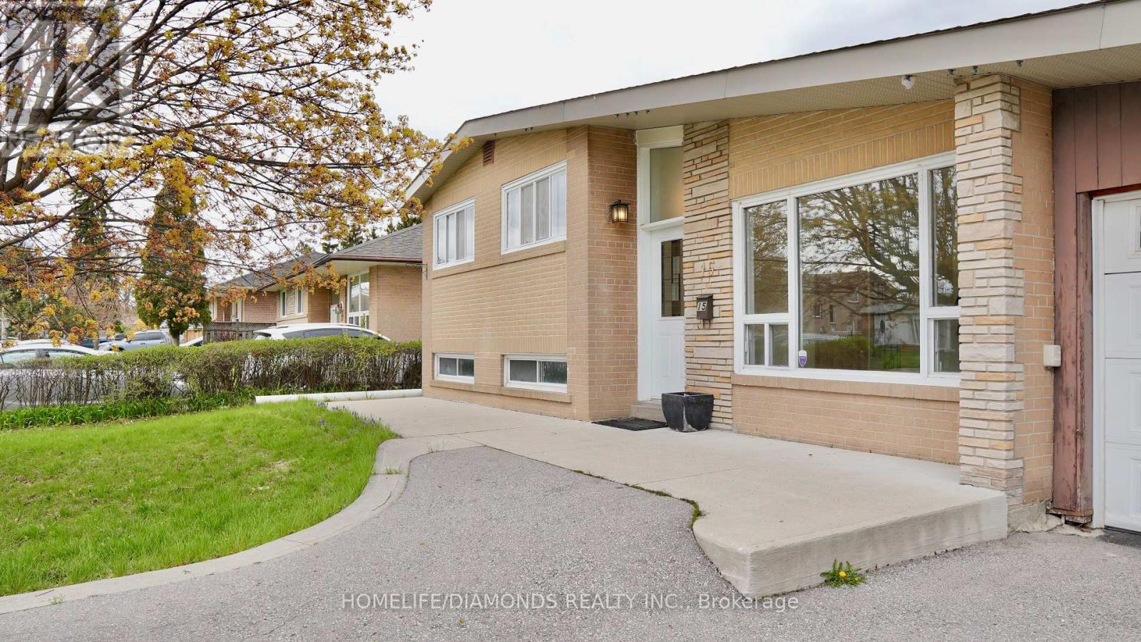 15 Athlone Avenue, Brampton, Ontario  L6T 2N5 - Photo 3 - W13667382
