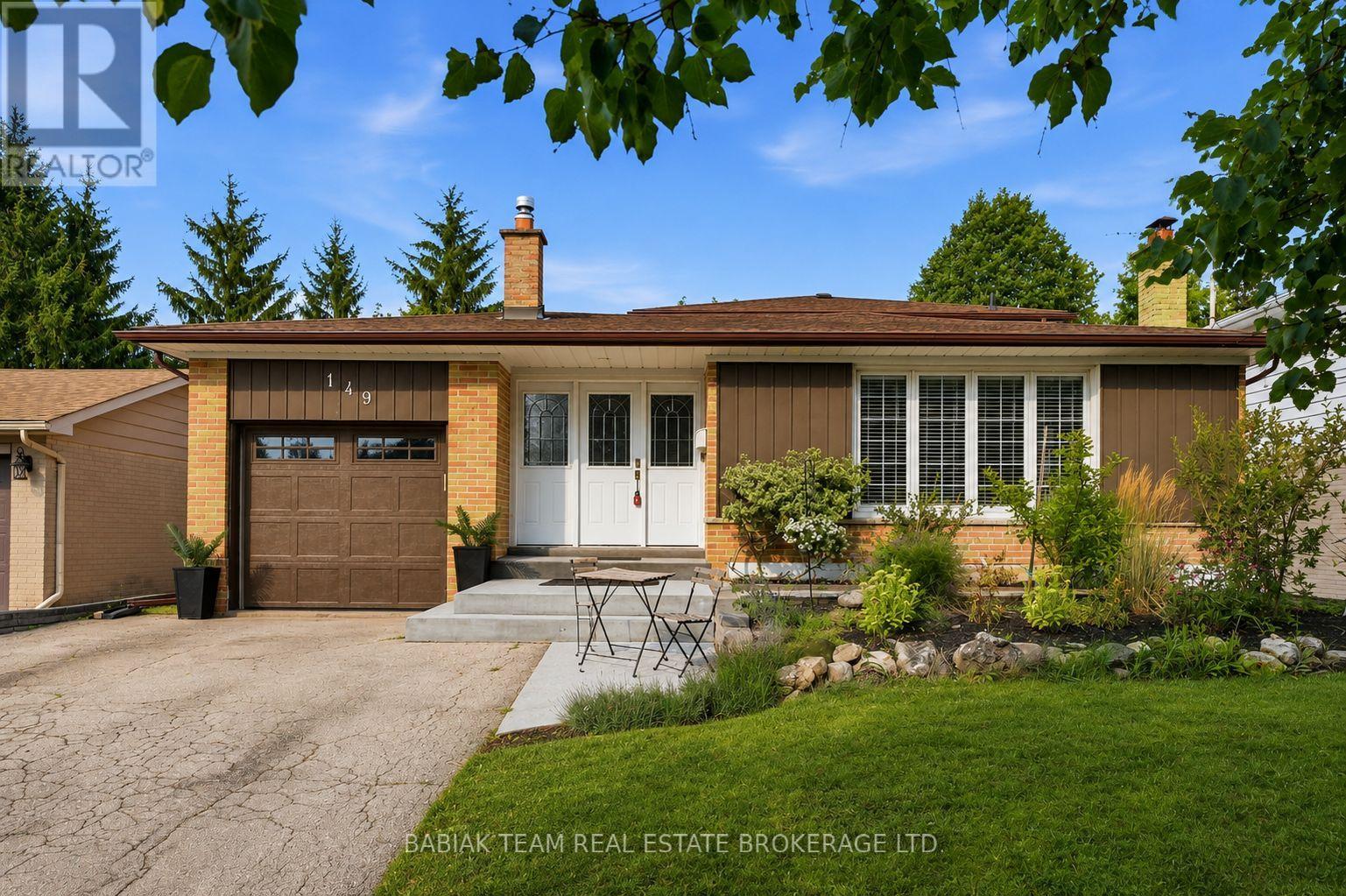 149 Mountainview Road S, Halton Hills, Ontario  L7G 4K4 - Photo 1 - W13667412