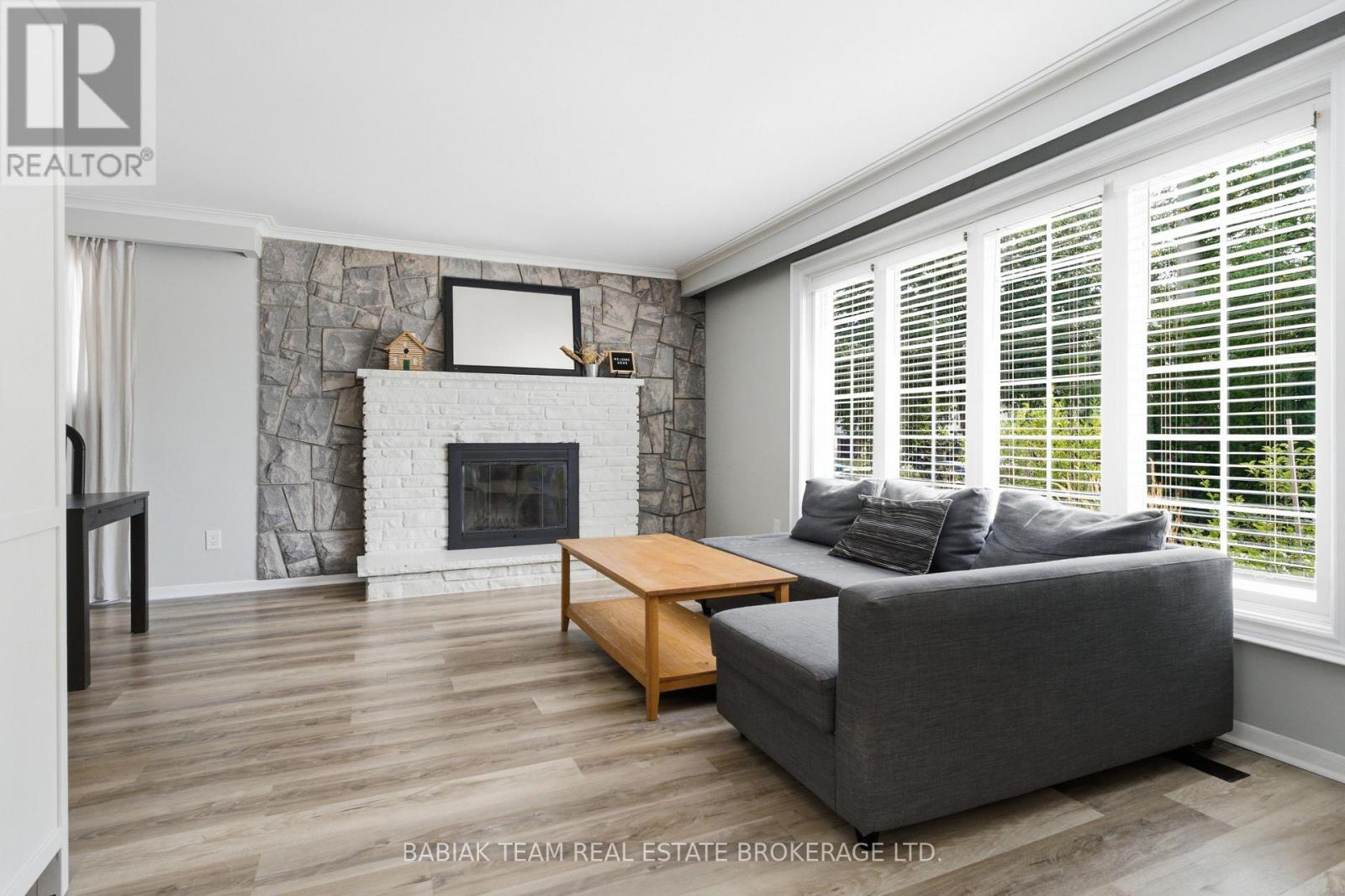149 Mountainview Road S, Halton Hills, Ontario  L7G 4K4 - Photo 3 - W13667412
