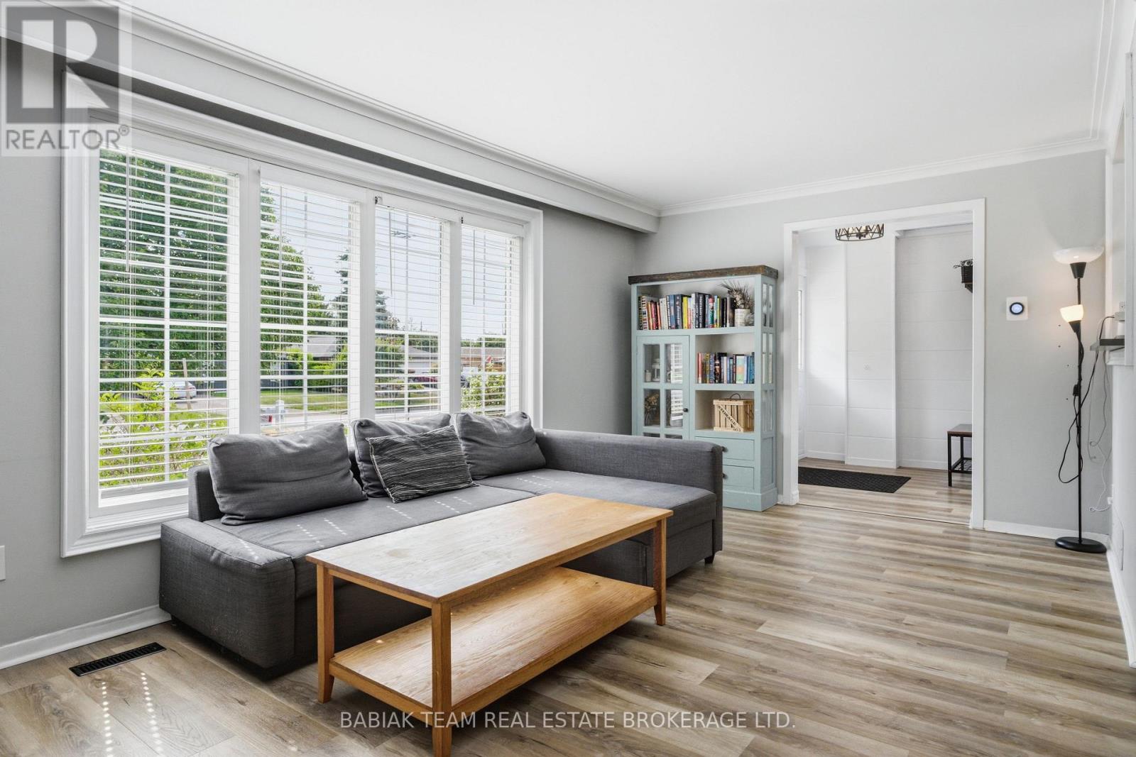 149 Mountainview Road S, Halton Hills, Ontario  L7G 4K4 - Photo 5 - W13667412