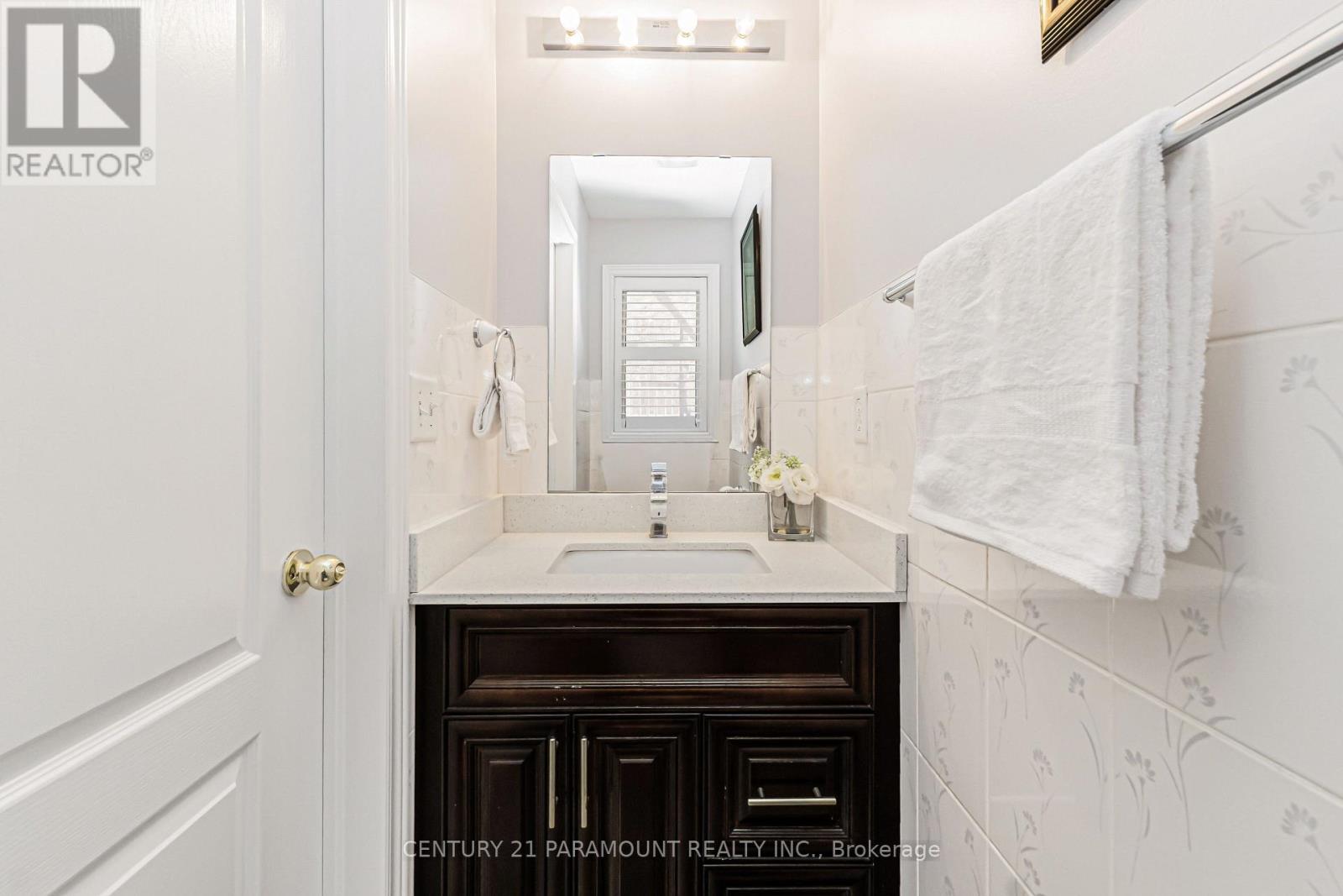 56 Dovehaven Crescent, Brampton, Ontario  L6P 2N8 - Photo 4 - W13667446