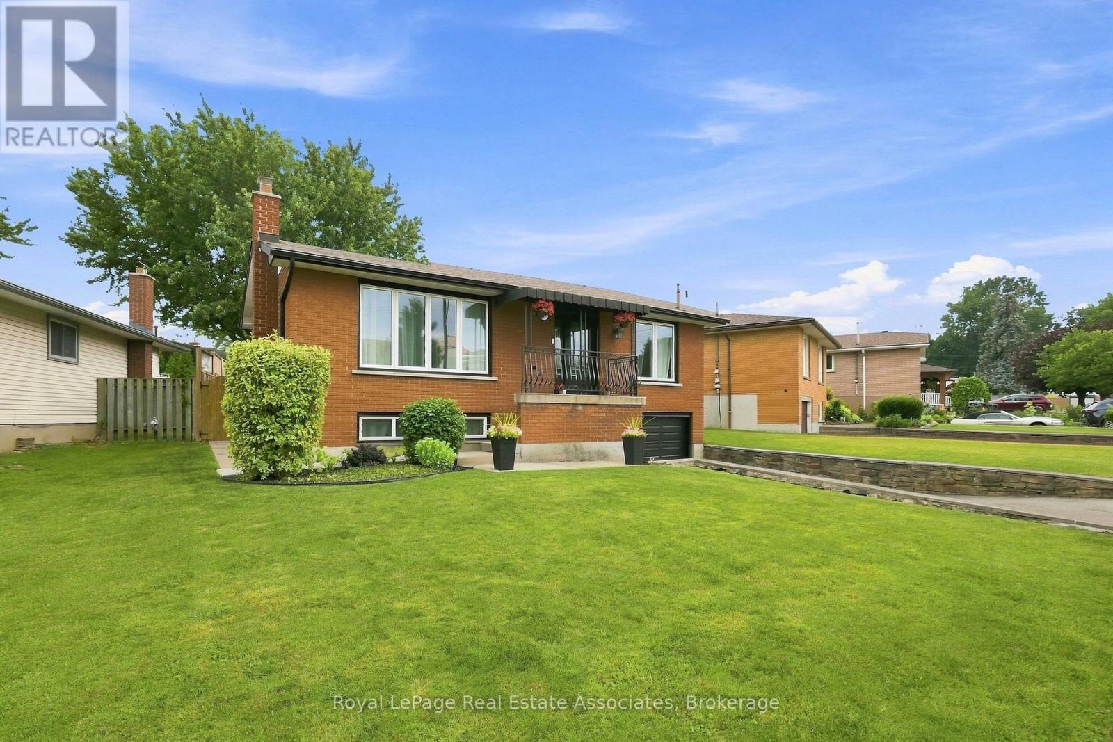 15 Quay Court, Hamilton, Ontario  L8W 1R2 - Photo 2 - X13667456