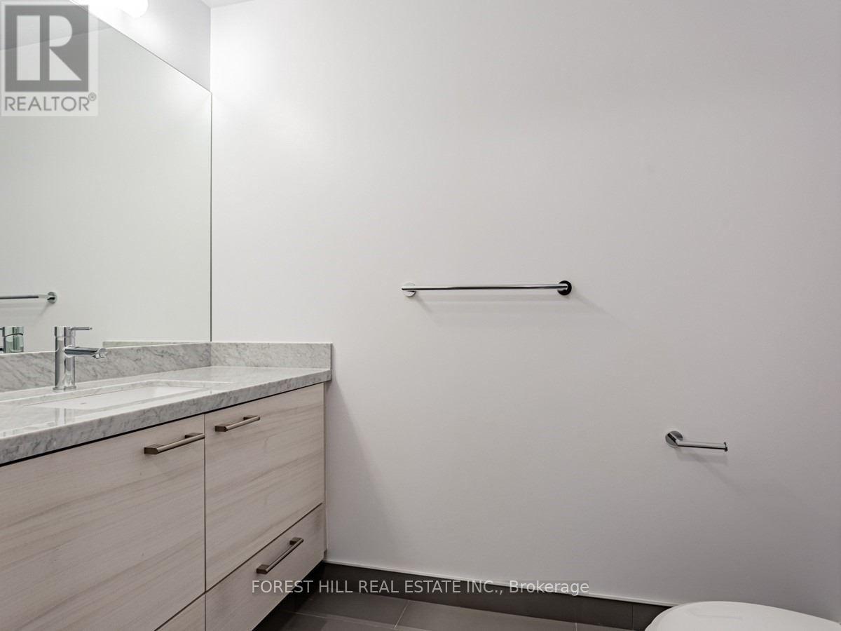 5702 - 2221 YONGE STREET Toronto (Mount Pleasant West), ON M4S 2B4