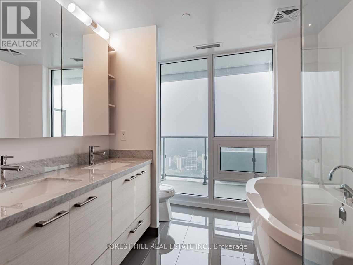 5702 - 2221 YONGE STREET Toronto (Mount Pleasant West), ON M4S 2B4