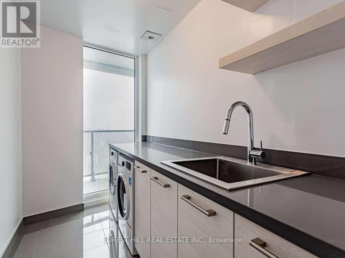 5702 - 2221 YONGE STREET Toronto (Mount Pleasant West), ON M4S 2B4