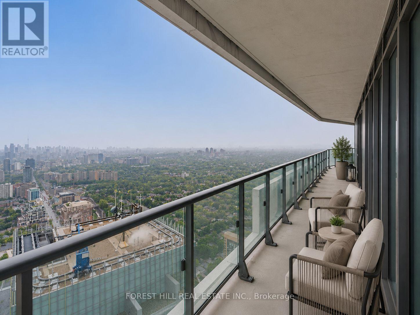 5702 - 2221 YONGE STREET Toronto (Mount Pleasant West), ON M4S 2B4