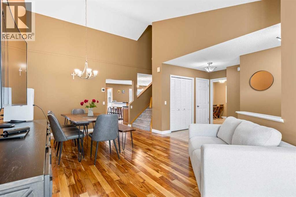 152 Douglas Glen Mews Se, Calgary, Alberta  T2Z 2M9 - Photo 5 - A2325722