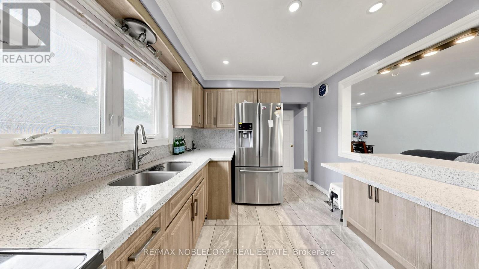 95 Snowood Court, Toronto, Ontario  M3N 1E7 - Photo 3 - W13622260