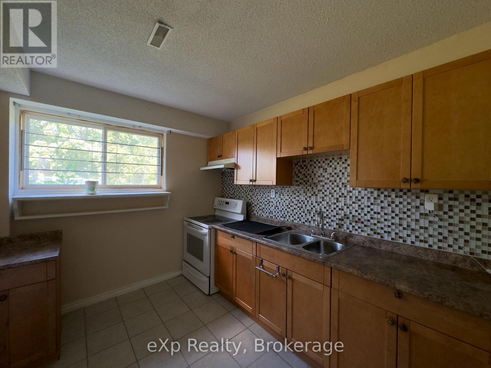 7601 Lockington Crescent, Mississauga, Ontario  L4T 2V6 - Photo 18 - W13652368