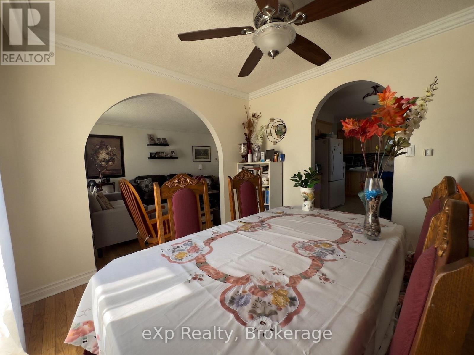 7601 Lockington Crescent, Mississauga, Ontario  L4T 2V6 - Photo 5 - W13652368