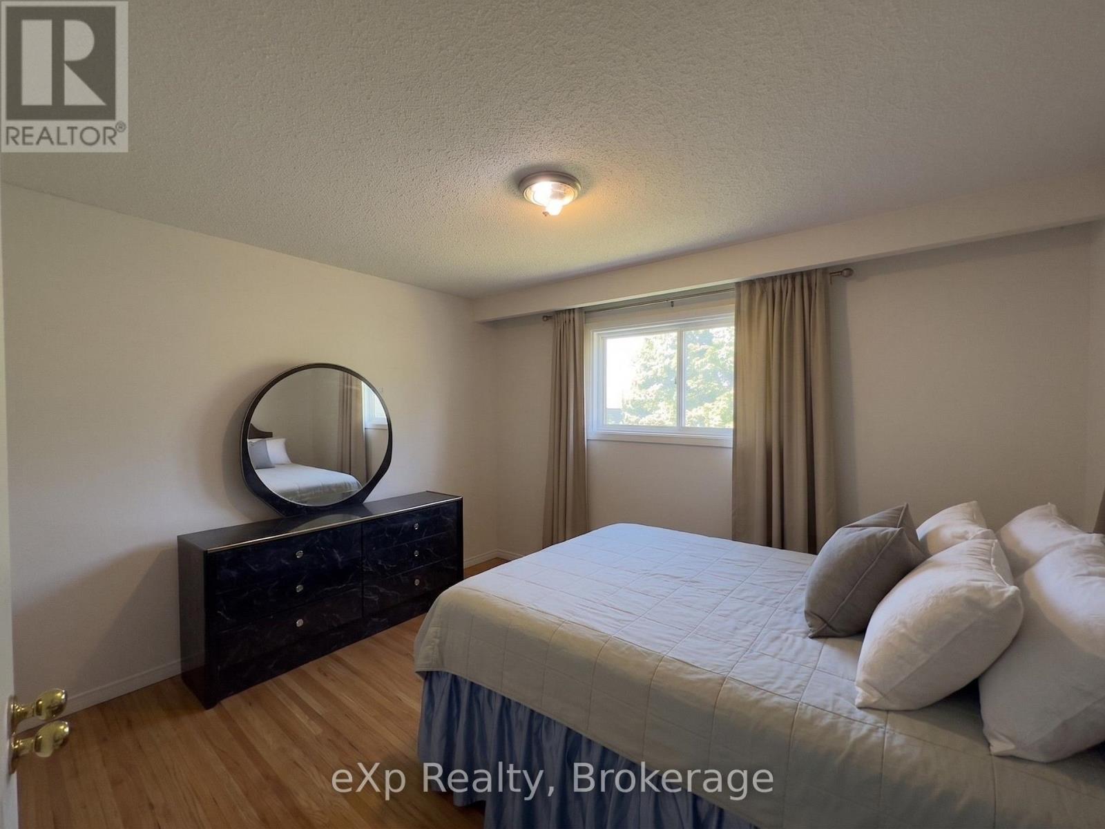 7601 Lockington Crescent, Mississauga, Ontario  L4T 2V6 - Photo 9 - W13652368