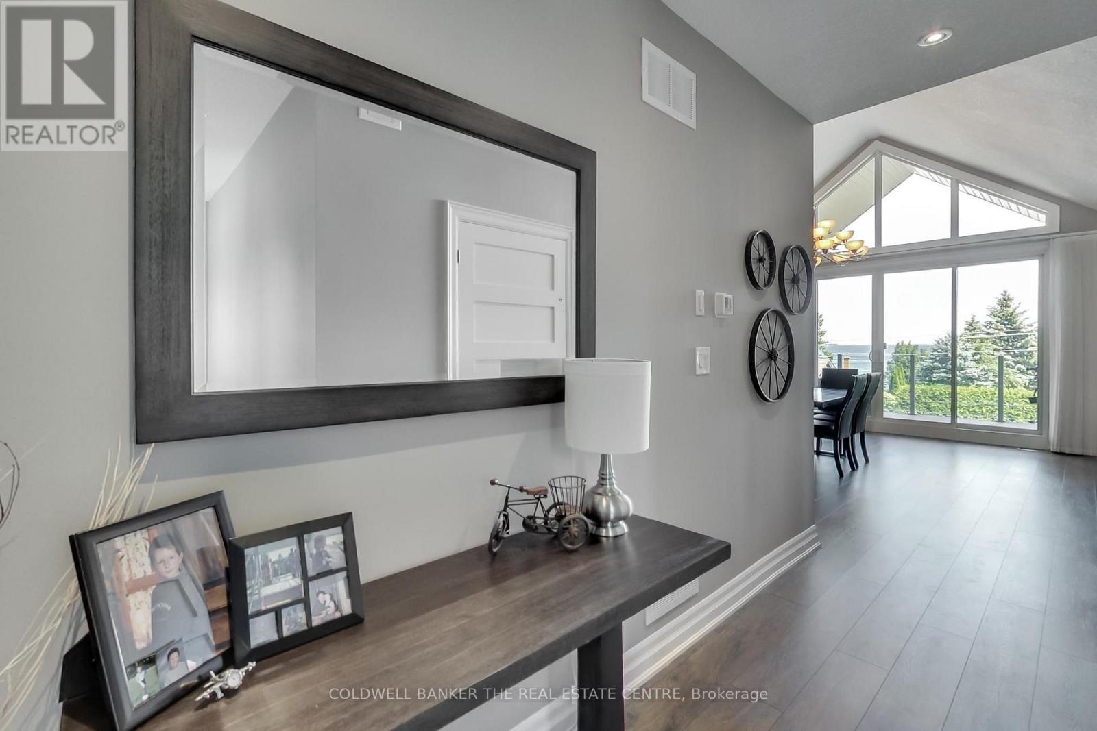 224 Lakeshore Road E, Oro-Medonte, Ontario  L0L 2E0 - Photo 3 - S13656792