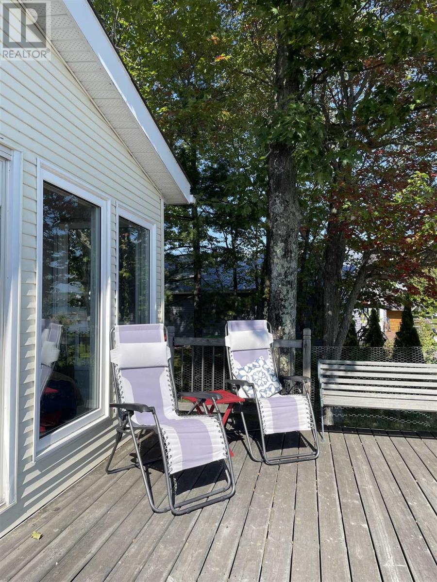 647b Lakeshore Dr, Tarbutt, Ontario  P0R 1E0 - Photo 2 - SM262157