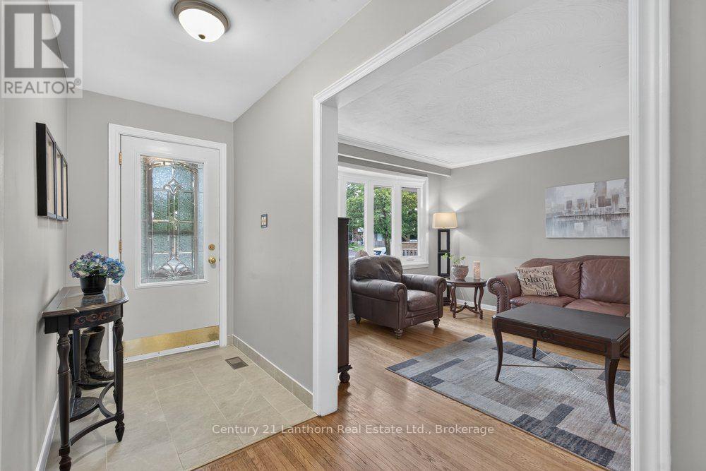 333 Jeffcoat Drive, Toronto, Ontario  M9W 3E4 - Photo 4 - W13667538