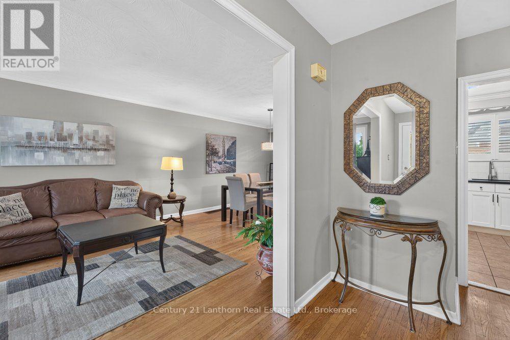 333 Jeffcoat Drive, Toronto, Ontario  M9W 3E4 - Photo 5 - W13667538