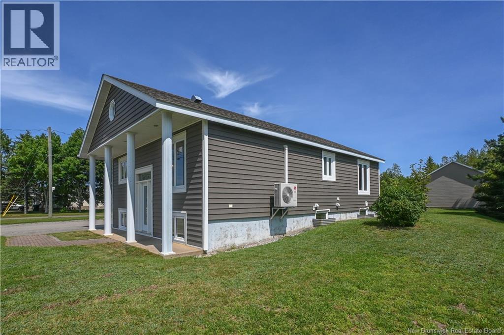 25 Rue Du Voilier, Caraquet, New Brunswick  E1W 1A4 - Photo 2 - NB145861