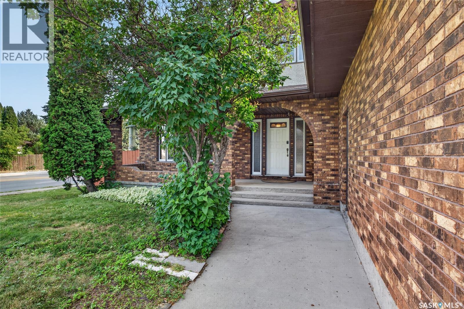 2054 Braun Bay, Regina, Saskatchewan  S4V 0M4 - Photo 2 - SK045369