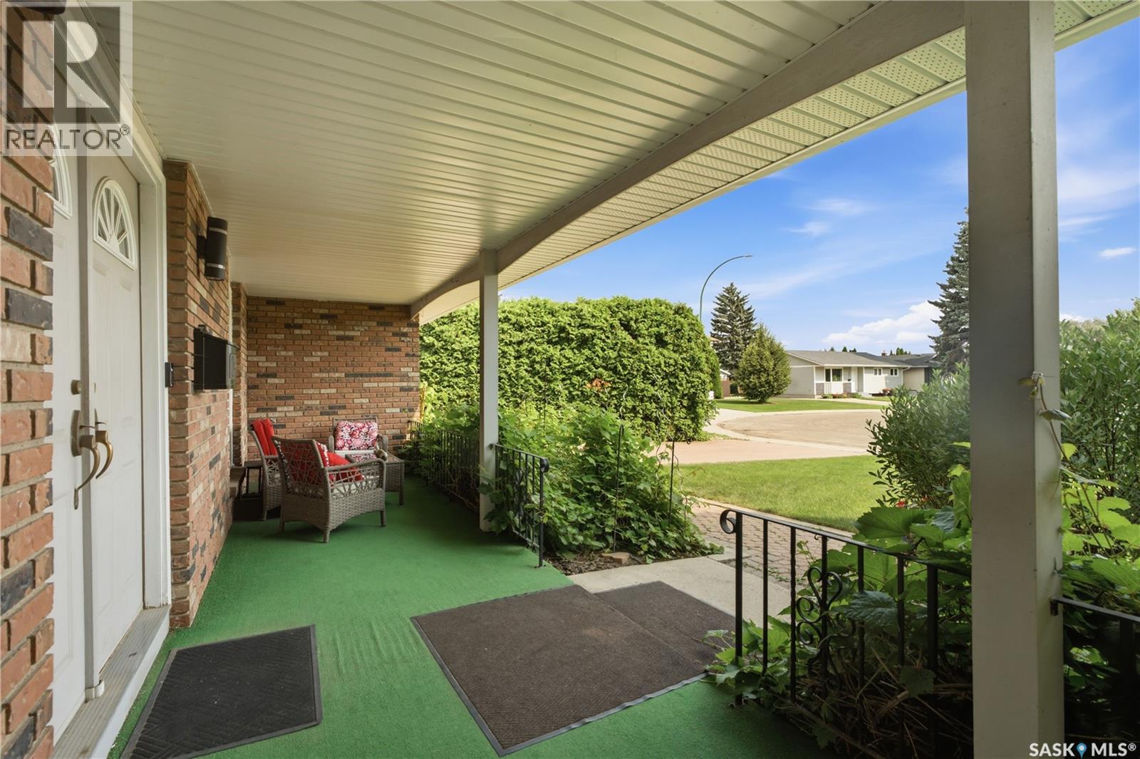 225 Clearwater Court, Saskatoon, Saskatchewan  S7K 3Y9 - Photo 3 - SK043628