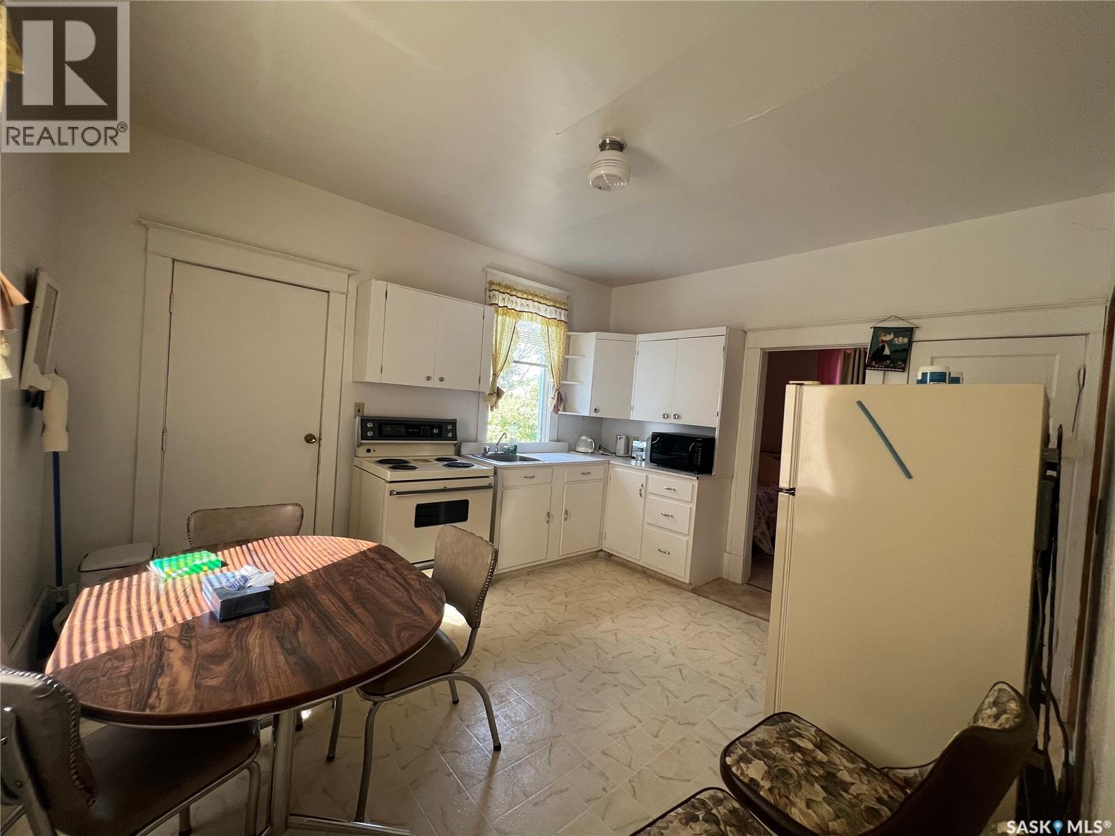 311 7th Avenue E, Assiniboia, Saskatchewan  S0H 0B0 - Photo 9 - SK045192
