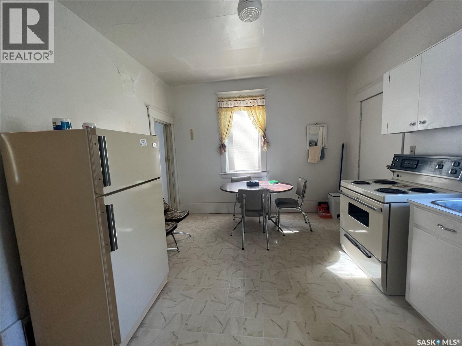 311 7th Avenue E, Assiniboia, Saskatchewan  S0H 0B0 - Photo 7 - SK045192