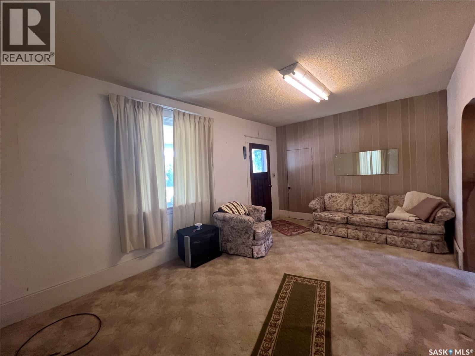 311 7th Avenue E, Assiniboia, Saskatchewan  S0H 0B0 - Photo 10 - SK045192