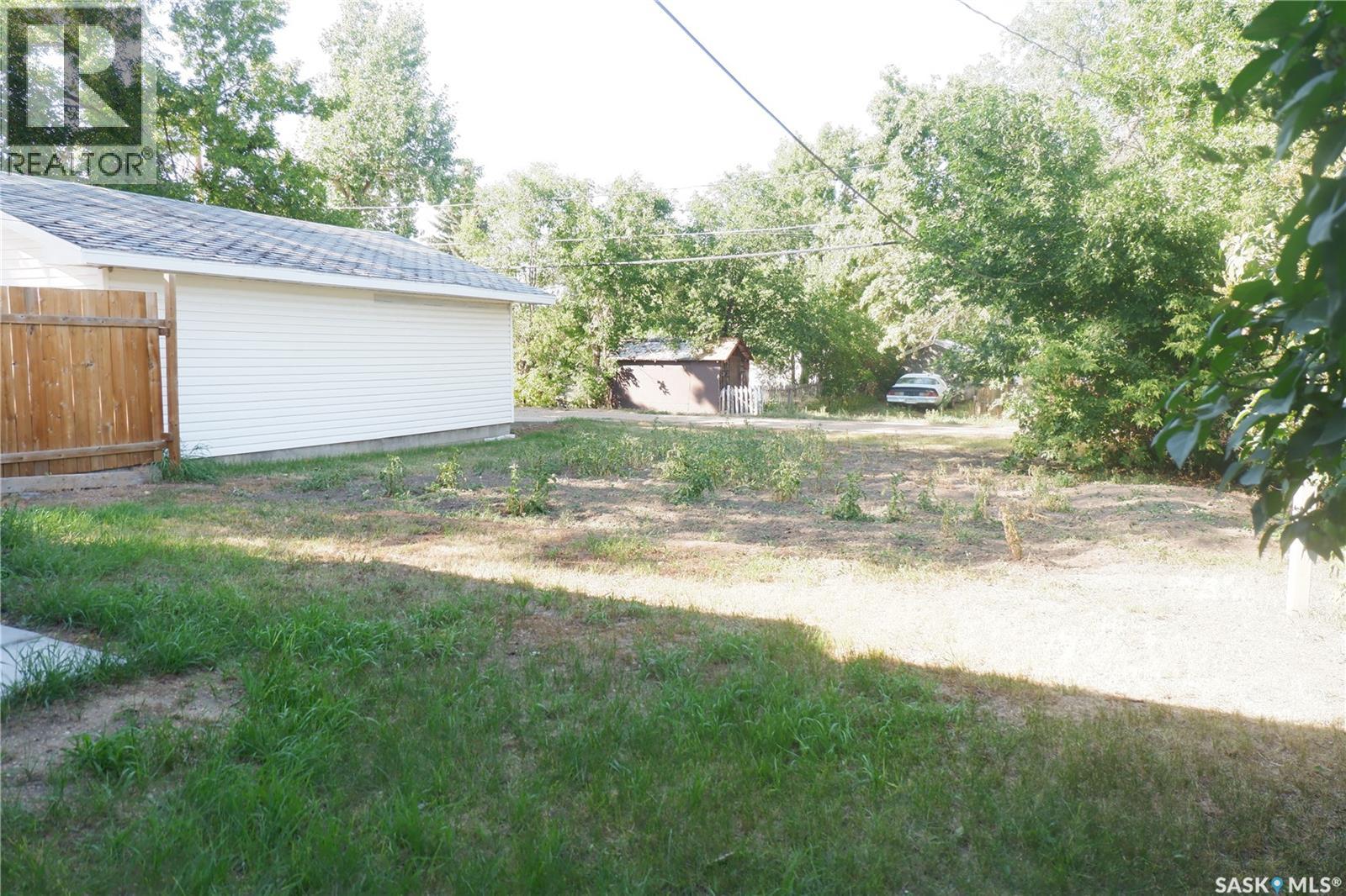 311 7th Avenue E, Assiniboia, Saskatchewan  S0H 0B0 - Photo 4 - SK045192