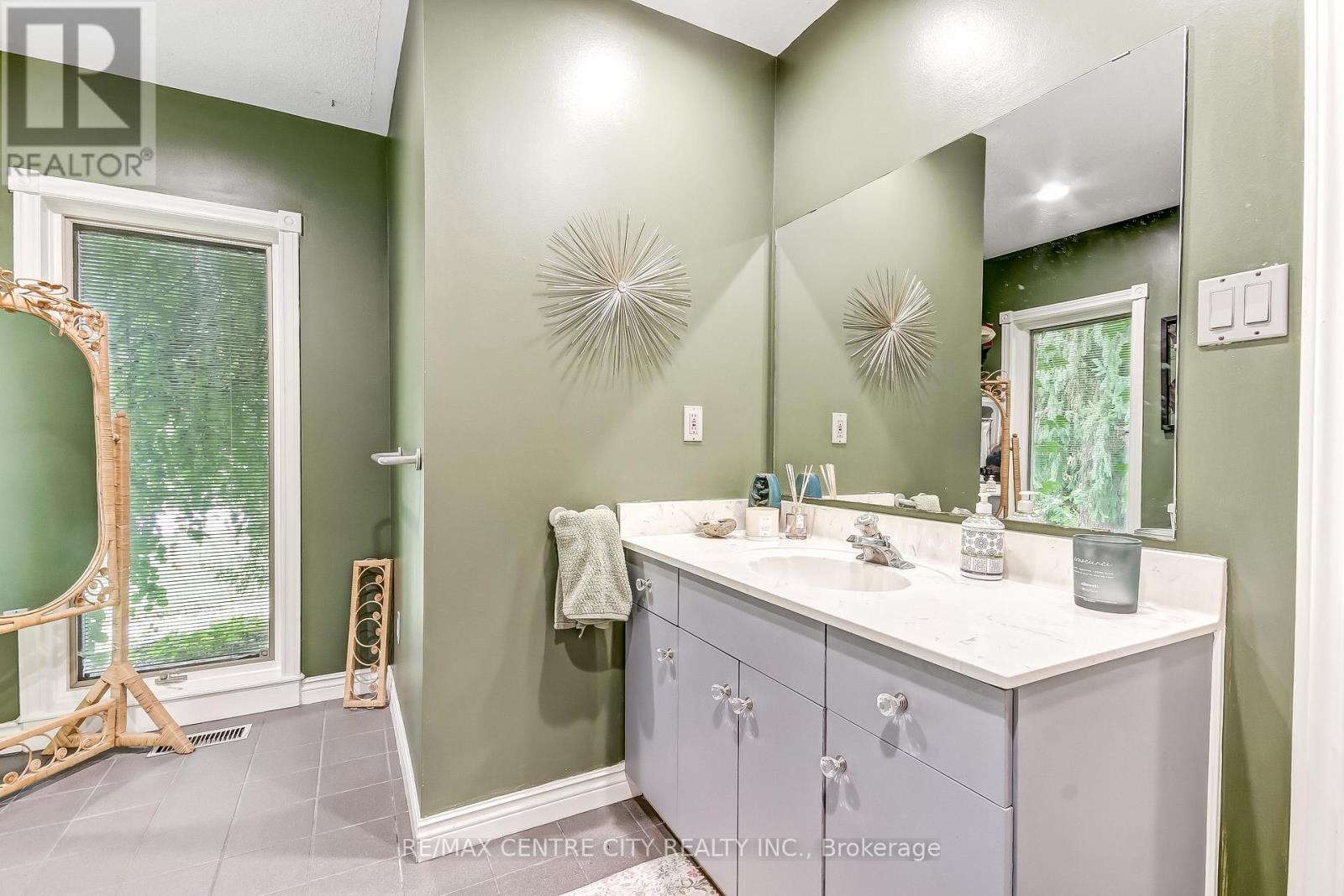 10308 Greenpark Drive, Southwold, Ontario  N5P 3T2 - Photo 10 - X13667540
