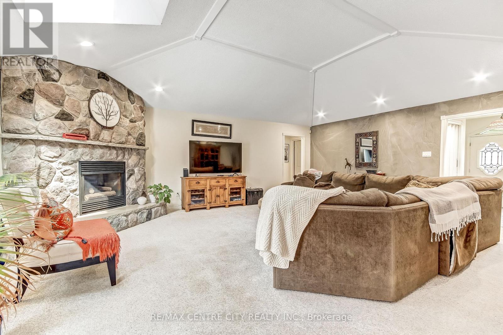 10308 Greenpark Drive, Southwold, Ontario  N5P 3T2 - Photo 6 - X13667540
