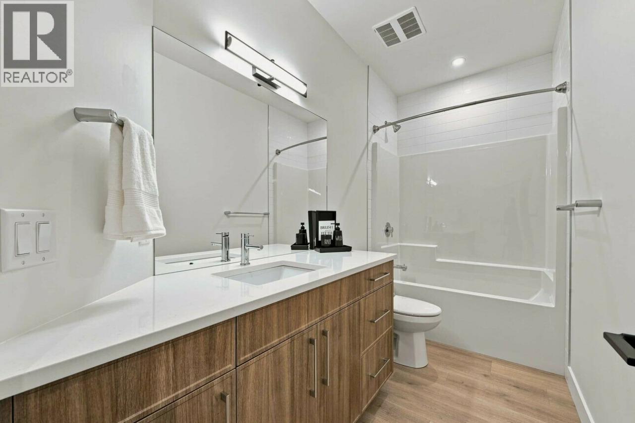 2071 Cortina Drive, Kelowna, British Columbia  V1P 1R3 - Photo 28 - 10397618