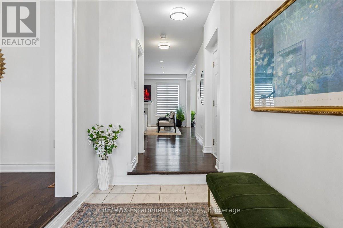 2400 Spring Meadow Way, Oakville, Ontario  L6M 0R6 - Photo 4 - W13667554