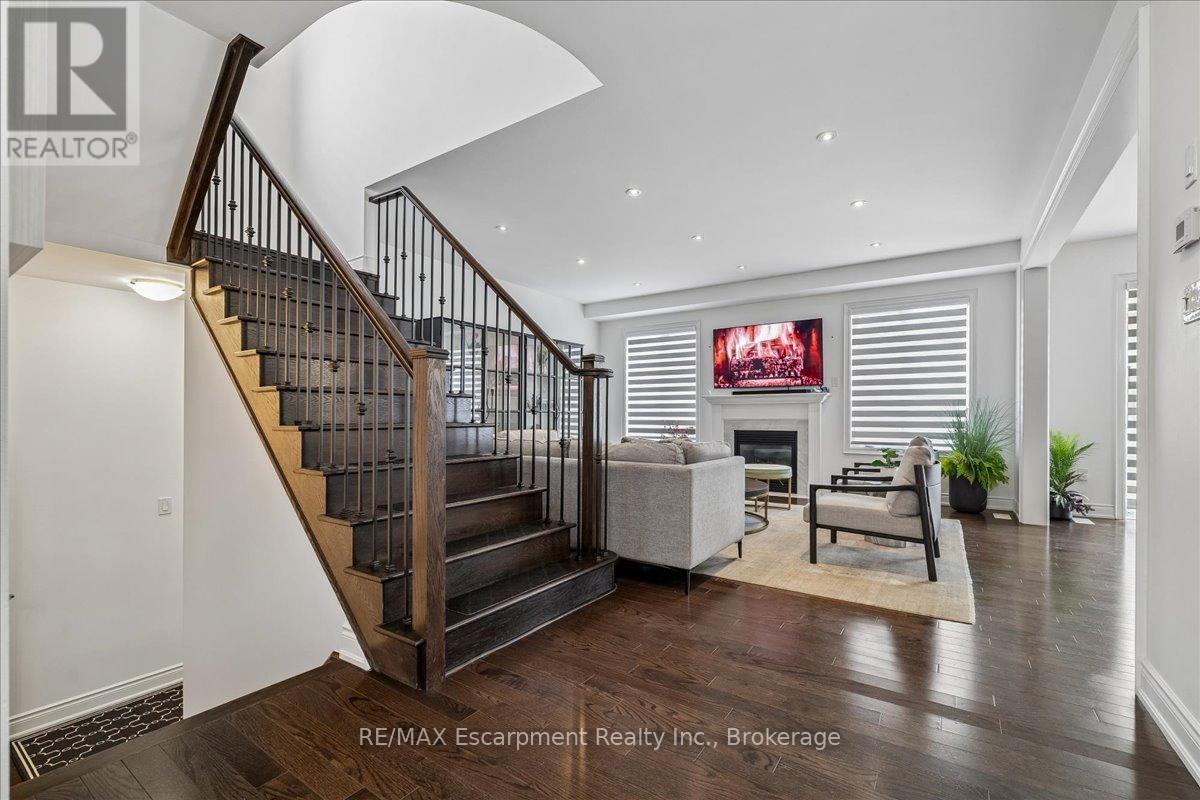 2400 Spring Meadow Way, Oakville, Ontario  L6M 0R6 - Photo 7 - W13667554