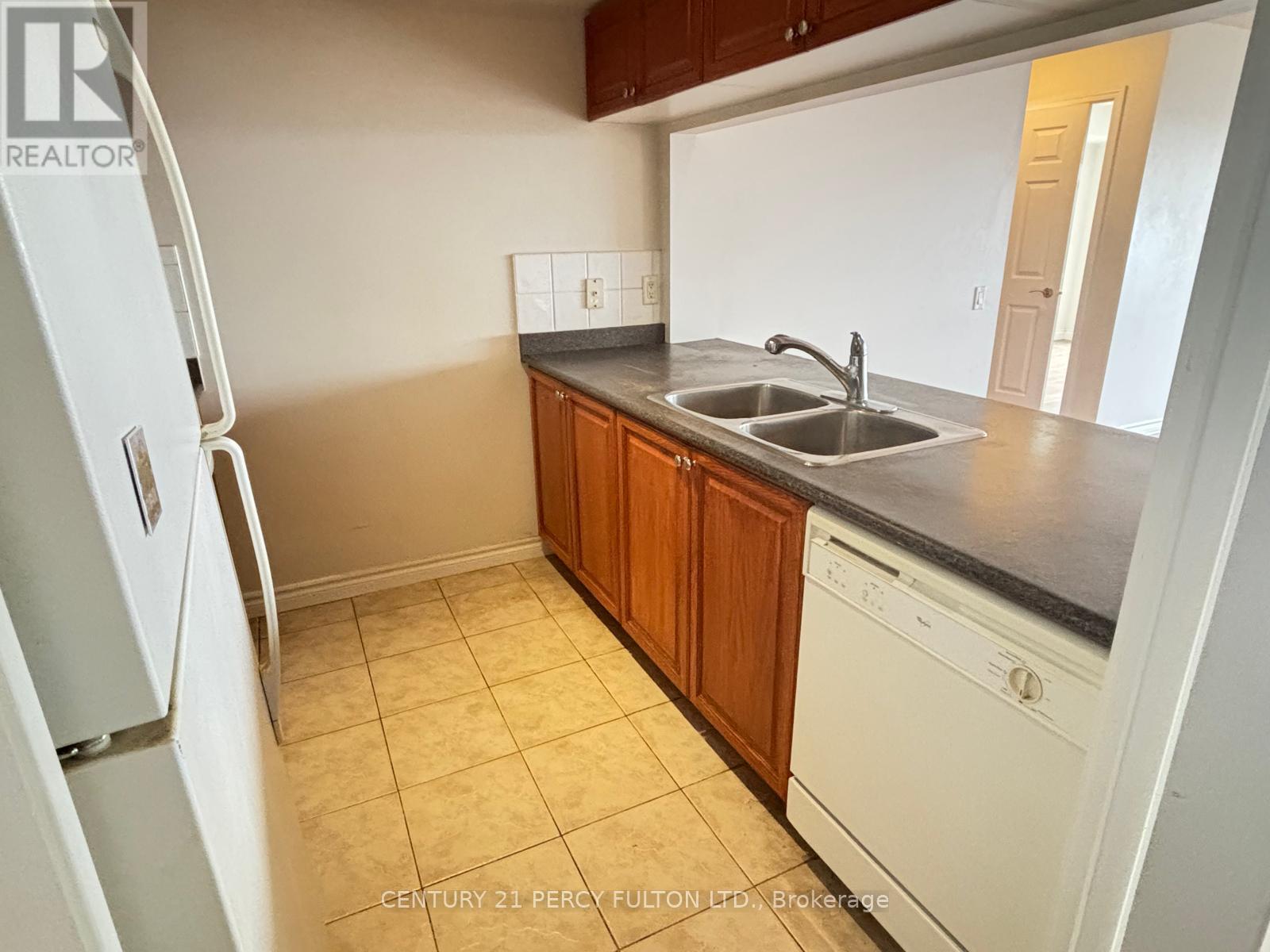 1101 - 8 Mondeo Drive, Toronto, Ontario  M1P 5C7 - Photo 7 - E13667552