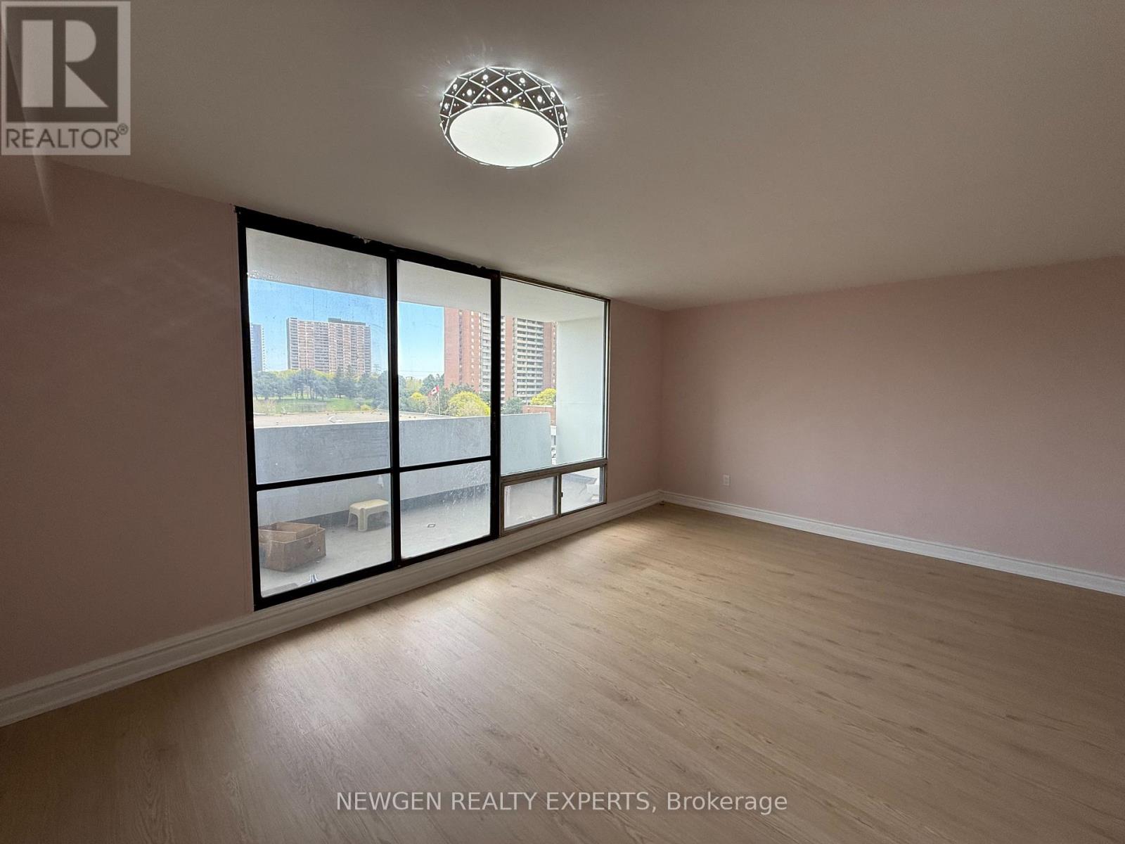 502 - 3 Massey Square, Toronto, Ontario M4C 5L5 - Photo 11 - E13667566