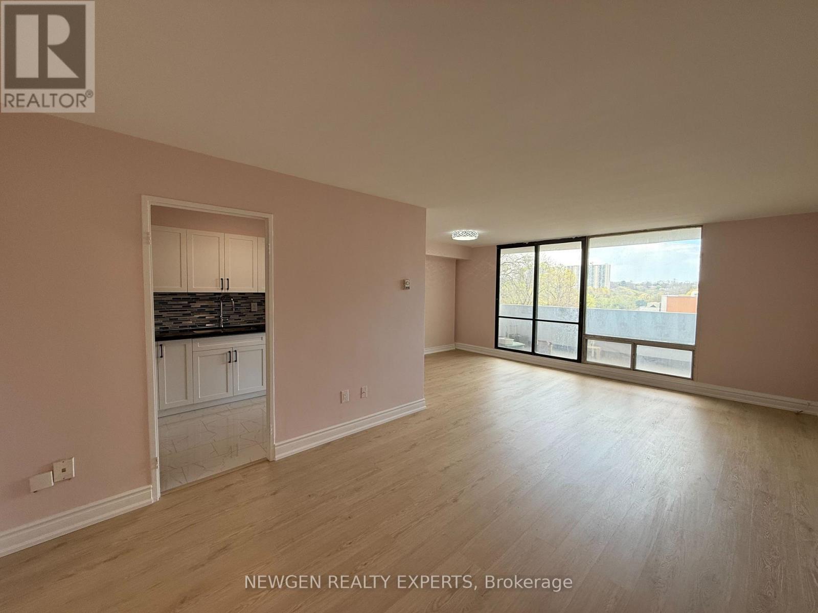502 - 3 Massey Square, Toronto, Ontario M4C 5L5 - Photo 7 - E13667566