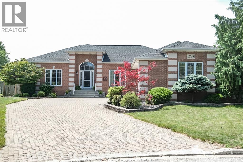 1747 CHORNOBY CRESCENT, Tecumseh, Ontario