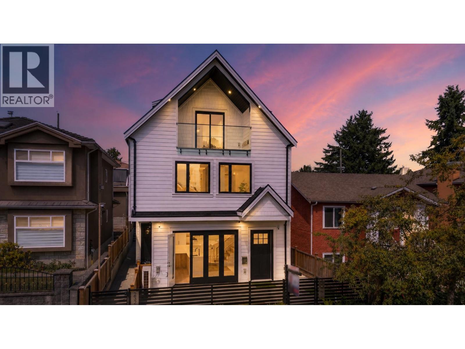 1 3271 E Georgia Street, Vancouver, British Columbia  V5K 2L2 - Photo 1 - R3155096