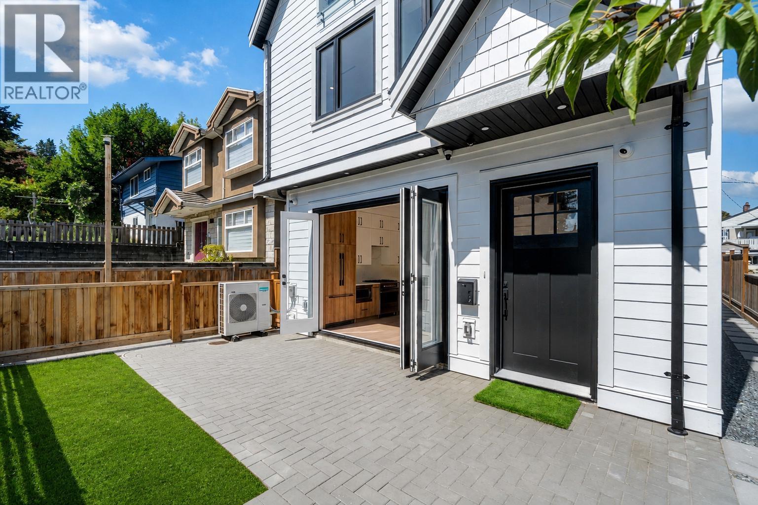 1 3271 E Georgia Street, Vancouver, British Columbia  V5K 2L2 - Photo 3 - R3155096